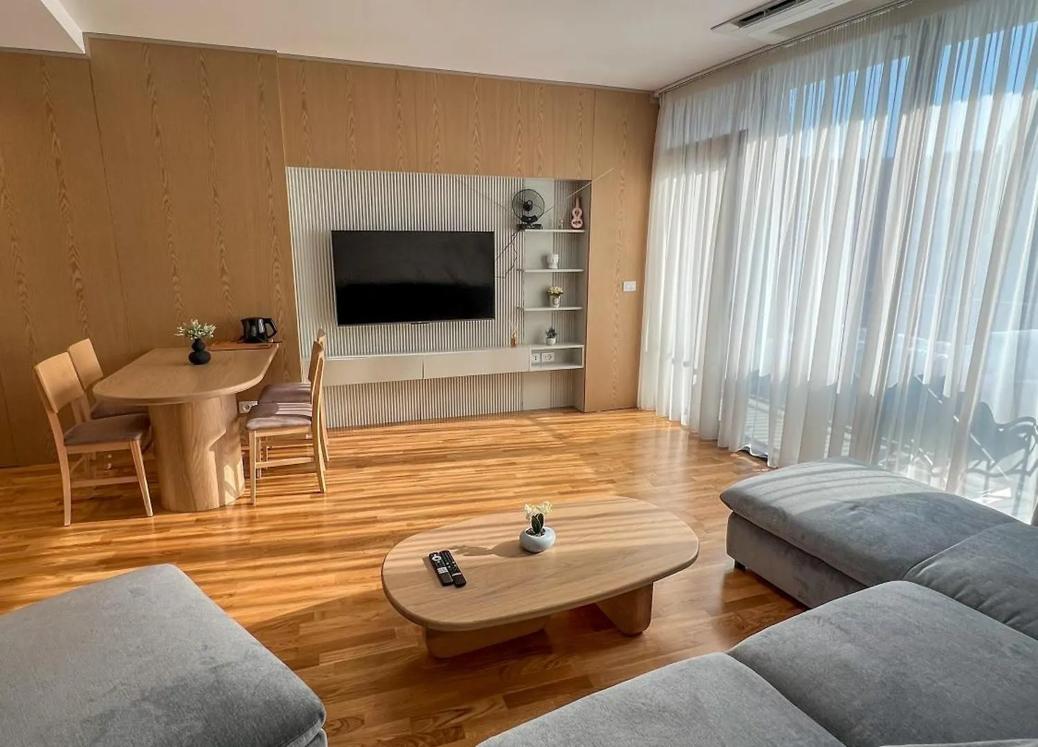 Lakeside Dream Tirana 0*,